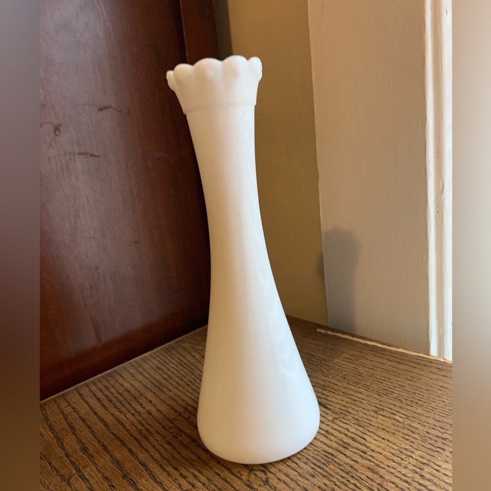 Vintage Mid Century Milk Glass Vase - Picture 5 of 6